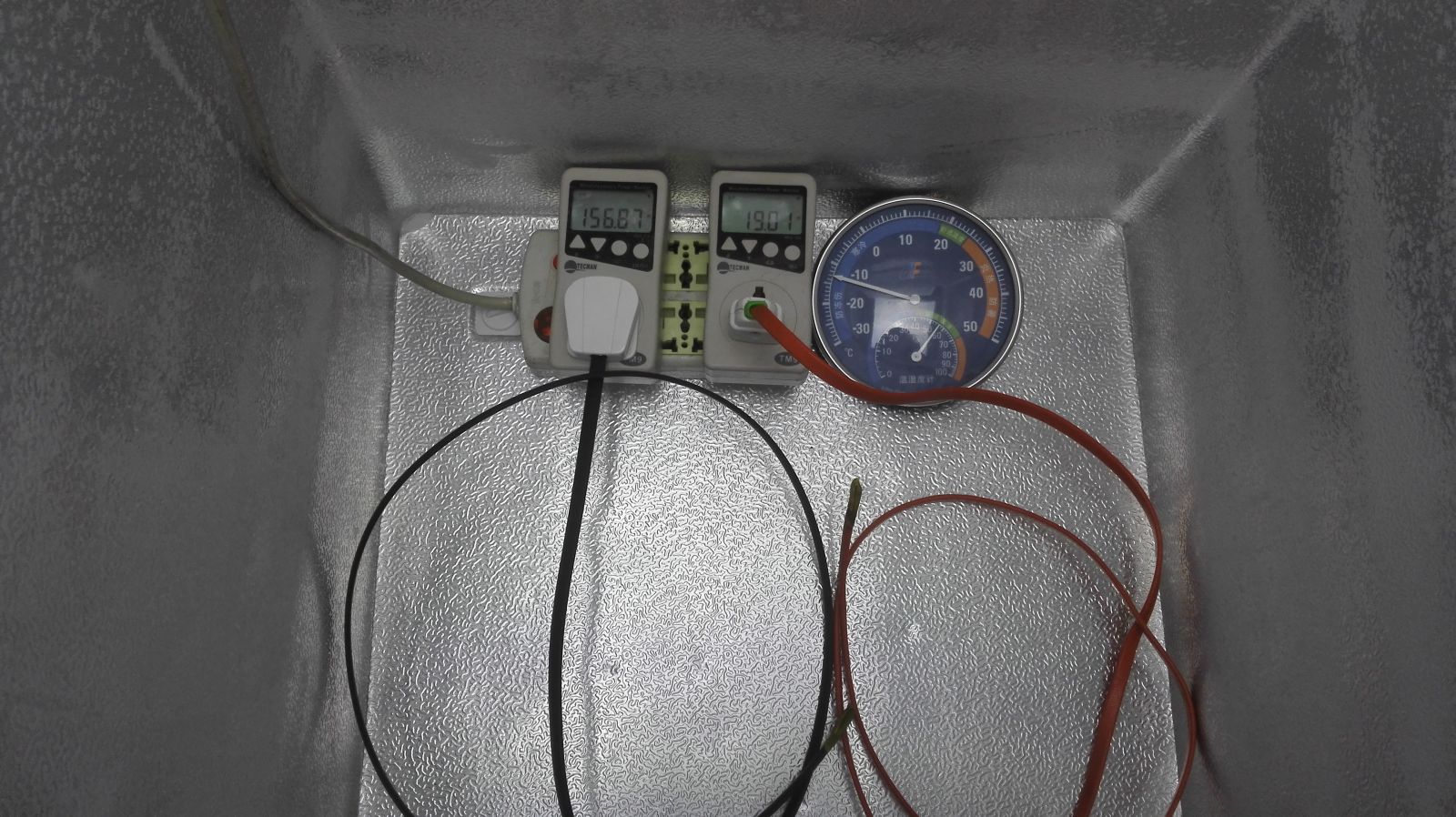 傳統(tǒng)自限溫電伴熱帶和太陽(yáng)能專(zhuān)用電熱帶瞬間啟動(dòng)電流對(duì)比